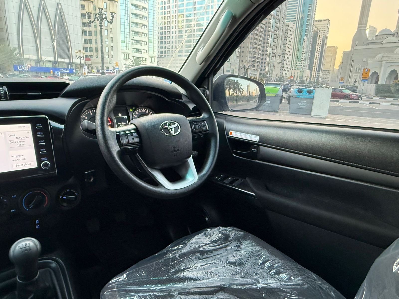 Toyota Hilux SR5 2024 White image